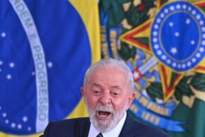 Lula pide celebrar inversiones en educación como goles