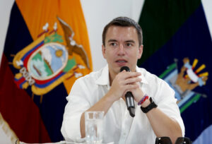 Daniel Noboa en Cotopaxi asegura que «aguantará los palazos» por el bienestar del ecuatoriano