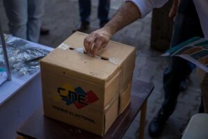 El 60 % de los venezolanos están dispuestos a votar en las presidenciales, según una encuesta