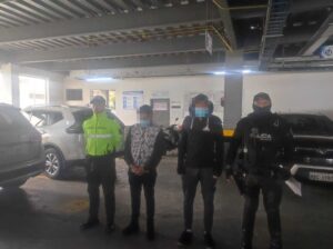Dos sujetos son detenidos con cocaína y marihuana en Ambato