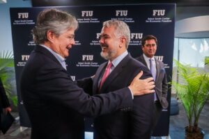 Expresidentes Guillermo Lasso e Iván Duque participaron en la presentación del Índice de la Burocracia 2023