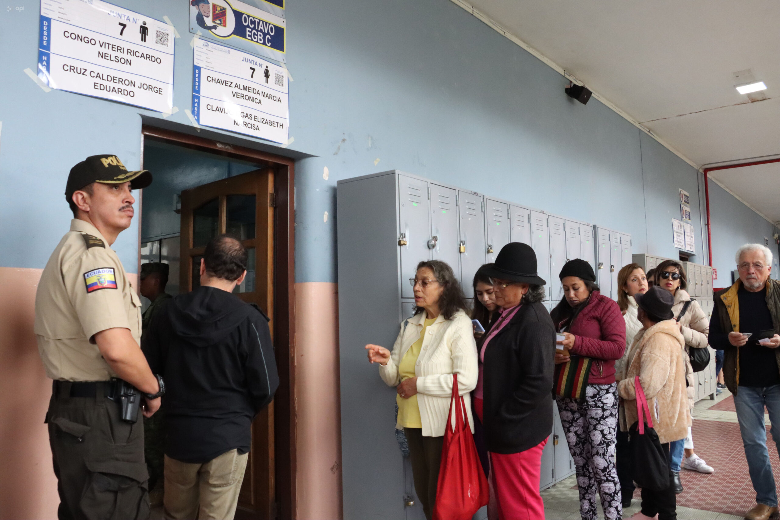 JORNADA. 380 recintos electorales recibieron a los quiteños en las votaciones de ayer.