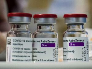 AstraZeneca: La farmacéutica reconoce que las dosis contra el covid podrían causar Síndrome de Trombosis con Trombocitopenia