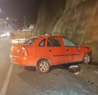 El accidente ocurrido la noche de ayer en el Paso Lateral dejó dos heridos. (Foto cortesía)