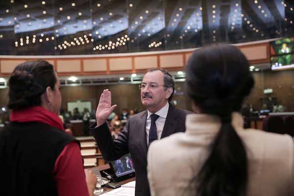 JUICIO. El proceso legal en contra de Carlos Pólit trajo consigo nombres de exfuncionarios correístas. Foto: Posesión de Pólit en la Asamblea en marzo de 2017.