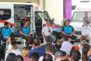 Presidente Noboa fortalece servicios de emergencia con entrega de 10 ambulancias para la población