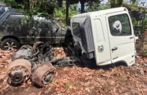 Desarmaban carros en la vía Umpechico