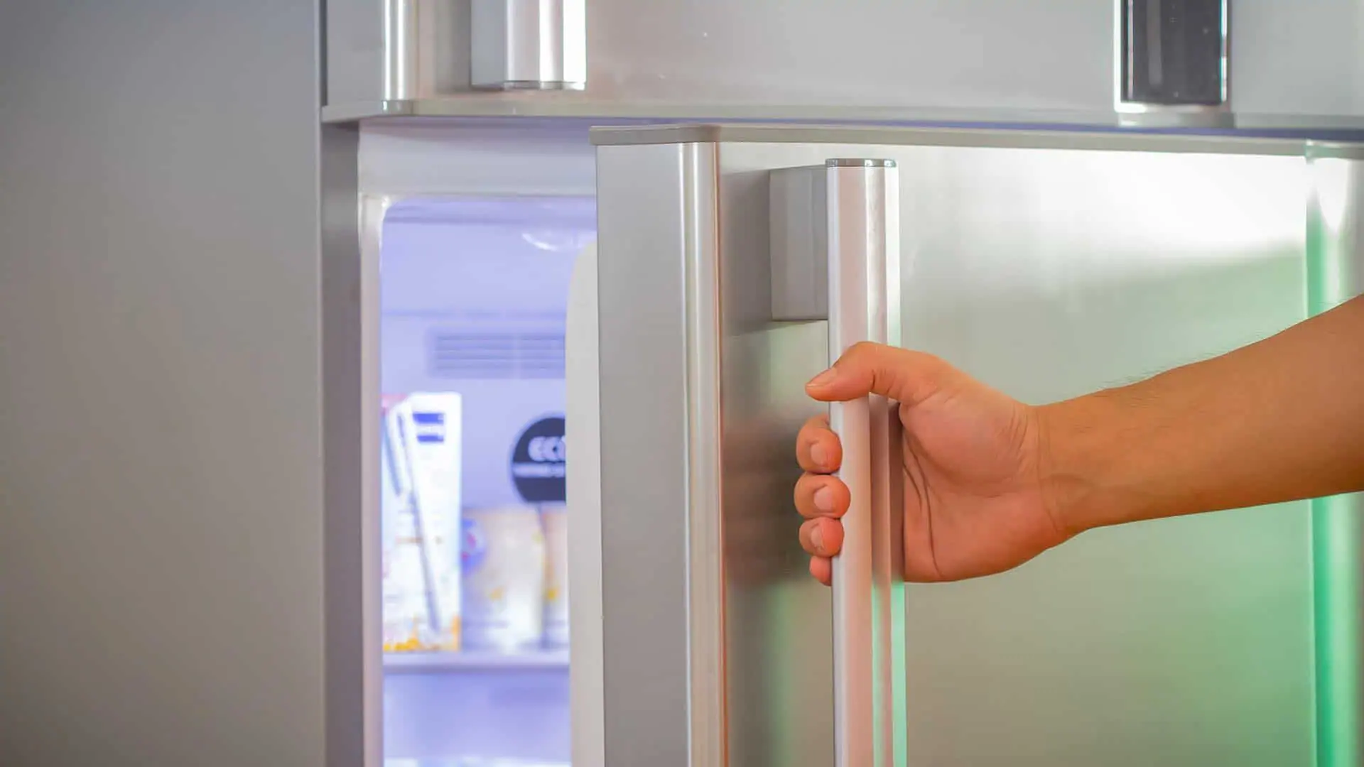 La refrigeradora y la lavadora están entre los electrodomésticos que más energía consumen.