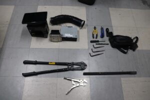 Tres ladrones son detenidos por robo de accesorios de vehículos y a un local comercial en Ambato