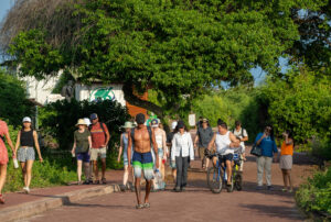 Galápagos hace más exclusivo al turismo para cuidar su entorno natural