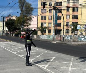 Nuevos apagones en Quito afectan a los semáforos