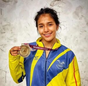 Luchadora lojana se alista para los I Juegos Bolivarianos de la Juventud