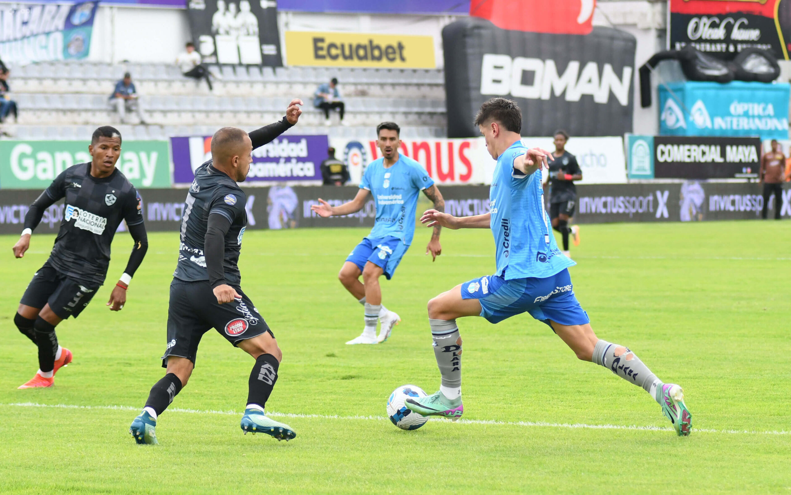 El delantero de Macará, Facundo Pons, tuvo pocas oportunidades de gol.