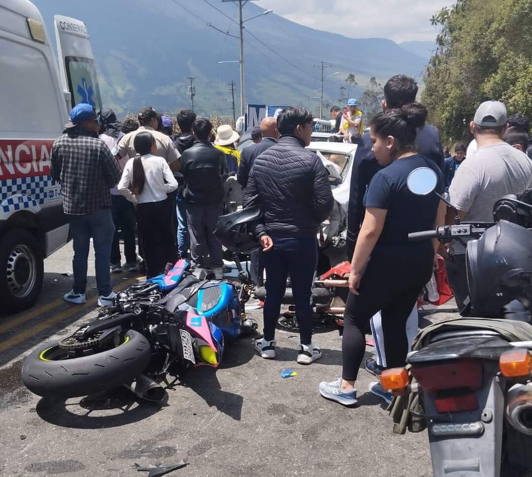 El motociclista muerto se movilizaba por la vía Cotaló - Riobamba. (Foto cortesía)