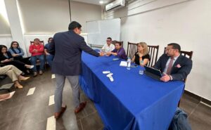 Viceministra de Salud garantiza pago a dializadoras en Los Ríos
