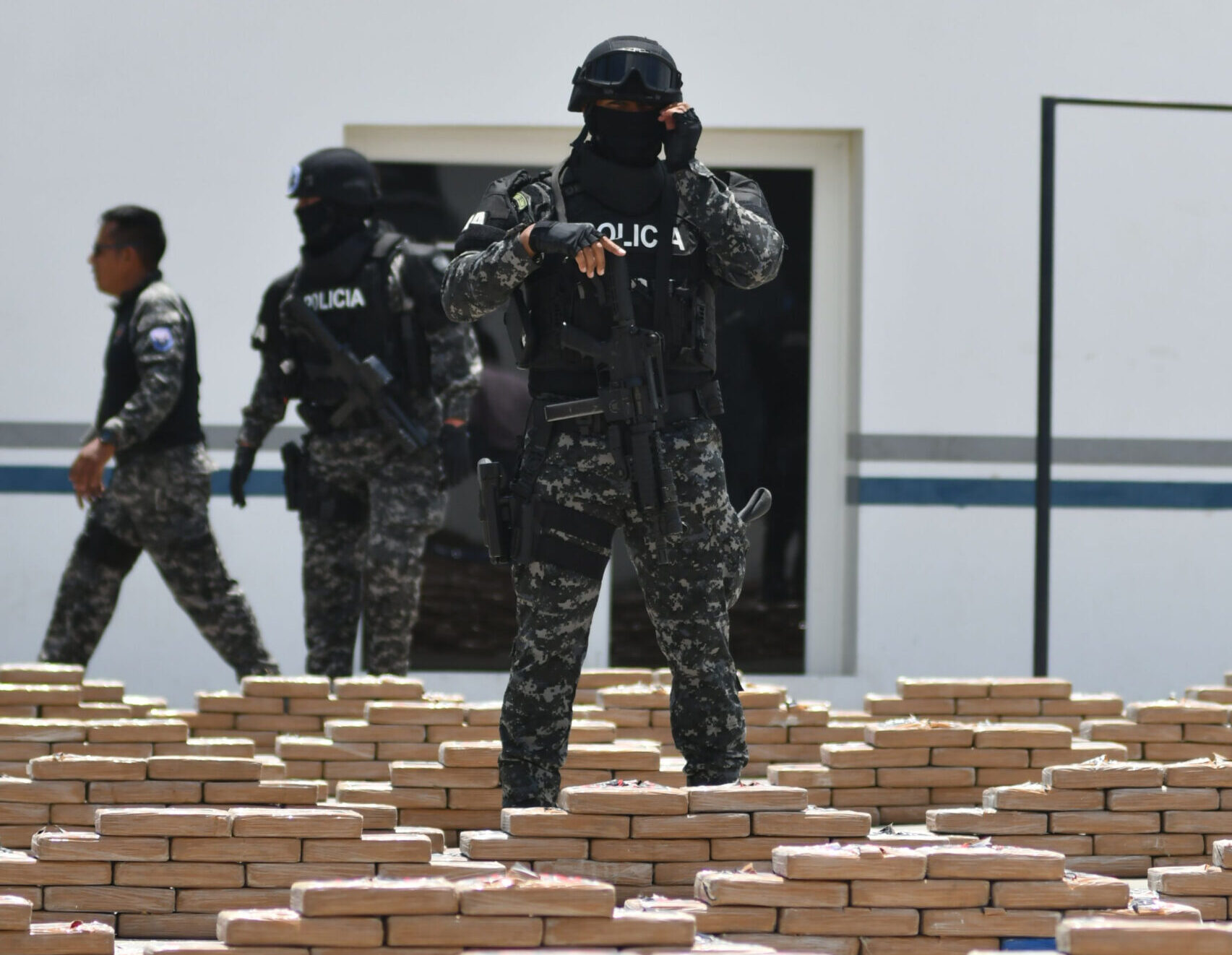 POLICÍA. La fuerza pública hace operaciones para controlar el peor problema del país: el narcotráfico.