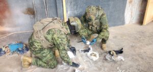 Fuerzas Armadas descubren arsenal y drogas en Centro Penitenciario Loja