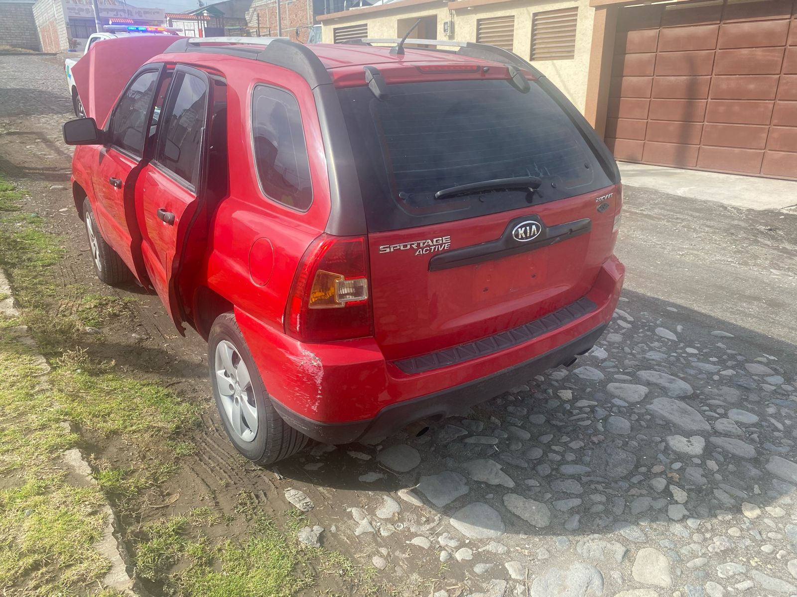 Policía de Ambato recupera un carro reportado como robado en Quito.