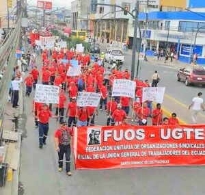 Trabajadores marchan en conmemoración a su día clásico