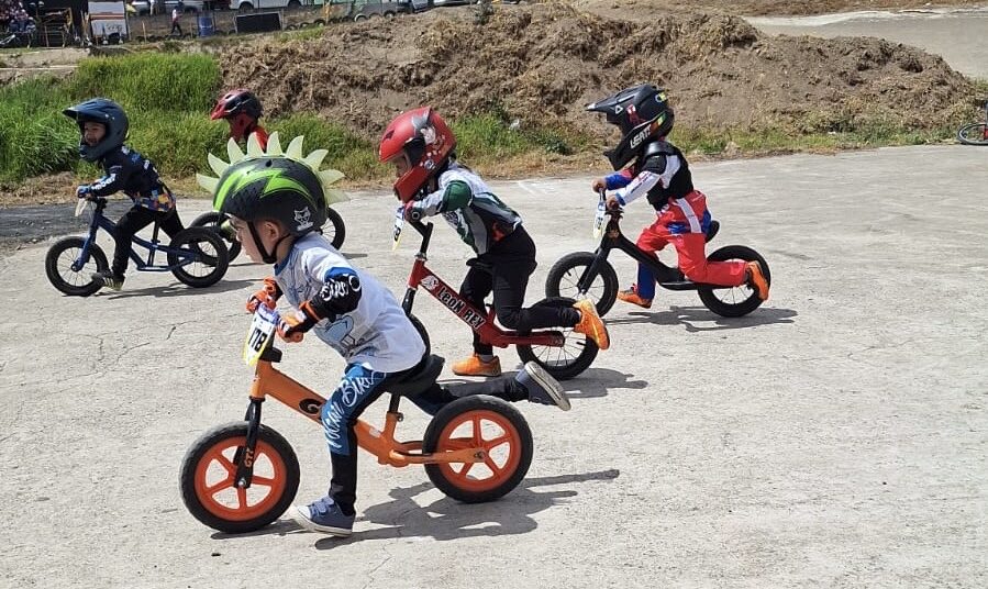 150 niños y jóvenes corrieron la Primera Válida Provincial de BMX y Wall Bike.