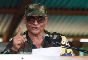 Condenan a ‘Iván Mordisco’ por reclutamiento de menores en Colombia