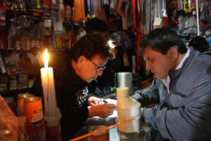 Colombia vuelve a vender electricidad a Ecuador y se reducirán los horarios de apagones