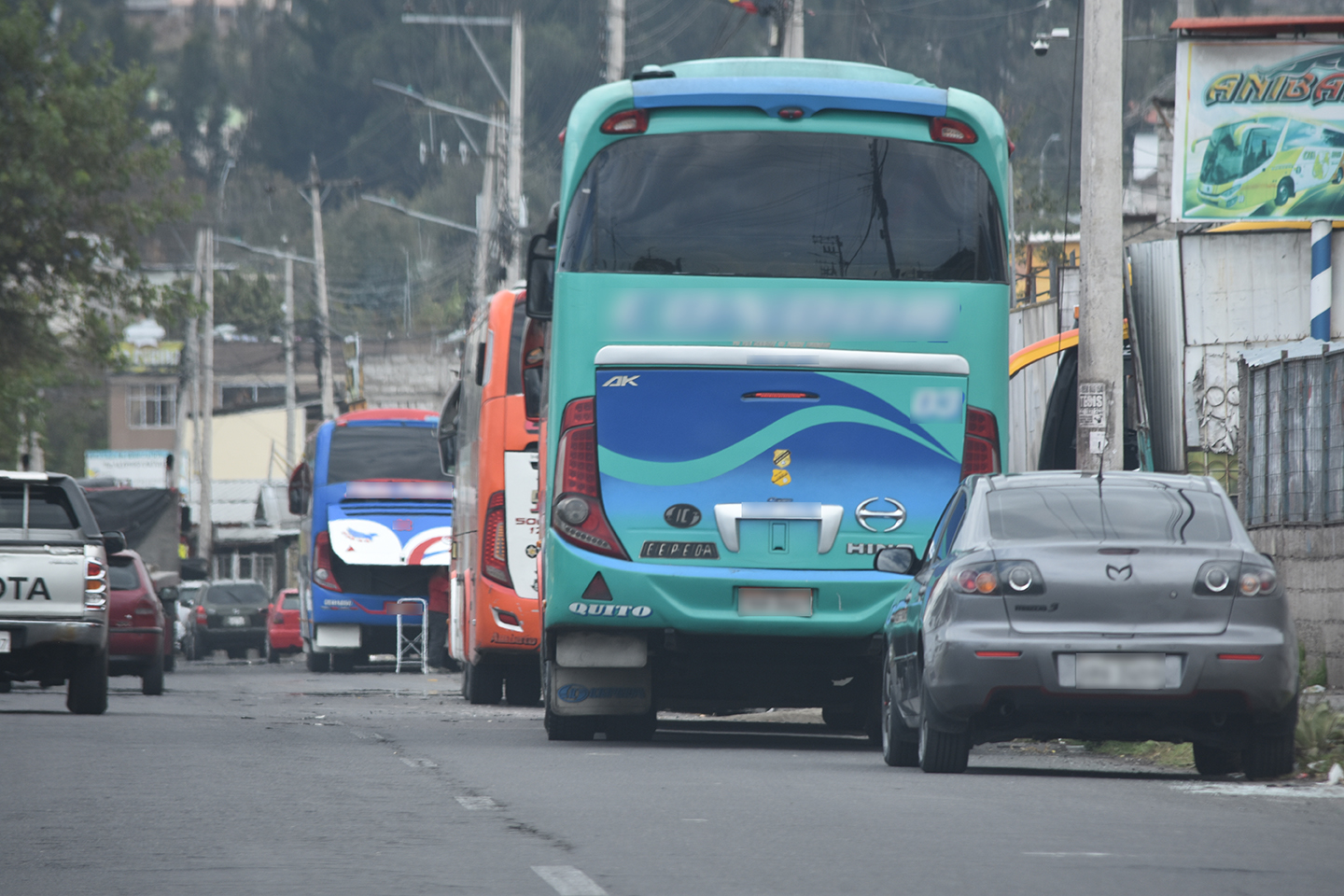 Los buses interprovinciales se colocan al costado de la avenida Atahualpa.