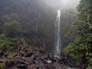 Deporte: caminata a las cascadas de Píllaro este sábado