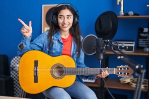 Cursos gratuitos de canto y guitarra en Cunchibamba