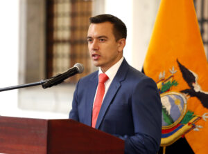 Daniel Noboa enfrenta las crisis gubernamentales acomodando su discurso ‘anti-nada’