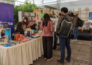 Escritor fue vetado tras denuncia de acoso en la Feria del Libro de Cuenca