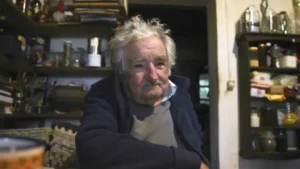 José Mujica anunció que tiene cáncer, pero resaltó que mientras pueda seguirá militando junto a sus compañeros