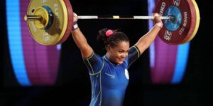 Neisi Dajomes clasificó a los Juegos Olímpicos de París 2024 y obtuvo dos medallas de oro en el arranque