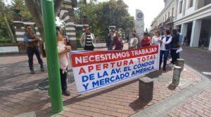 Comerciantes piden reapertura de vías en los alrededores de la cárcel de Ambato