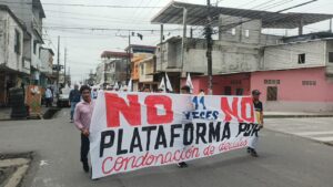 Sindicalistas marcharon en contra de la consulta y el referéndum