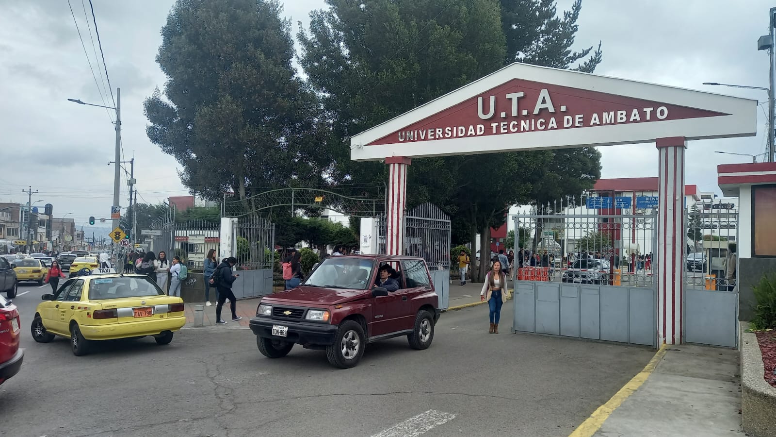 La UTA tiene tres campus en Huachi, Ingahurco y Querochaca.