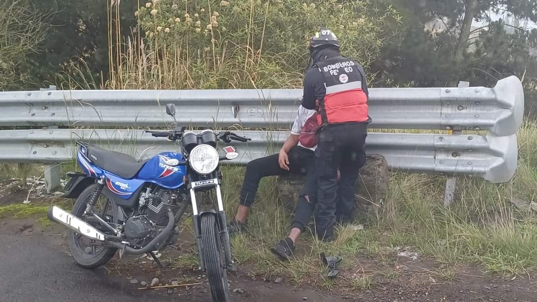 El motociclista accidentado se rehusó a recibir atención de los paramédicos.