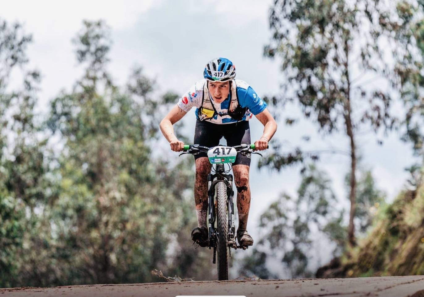 El deportista ambateño Andrei Villacrés comenzó su carrera profesional en ciclismo de aventura.