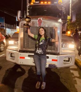 La piloto ambateña Amy Arcos logró el triunfo en el duelo de cabezales en Riobamba