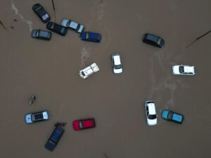 Un pueblo brasileño devastado por la inundación prepara su traslado lejos del río