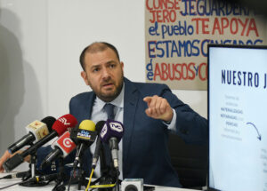 Juan Guarderas va a enjuiciar a Francisco Suárez Abril, excandidato en Tungurahua