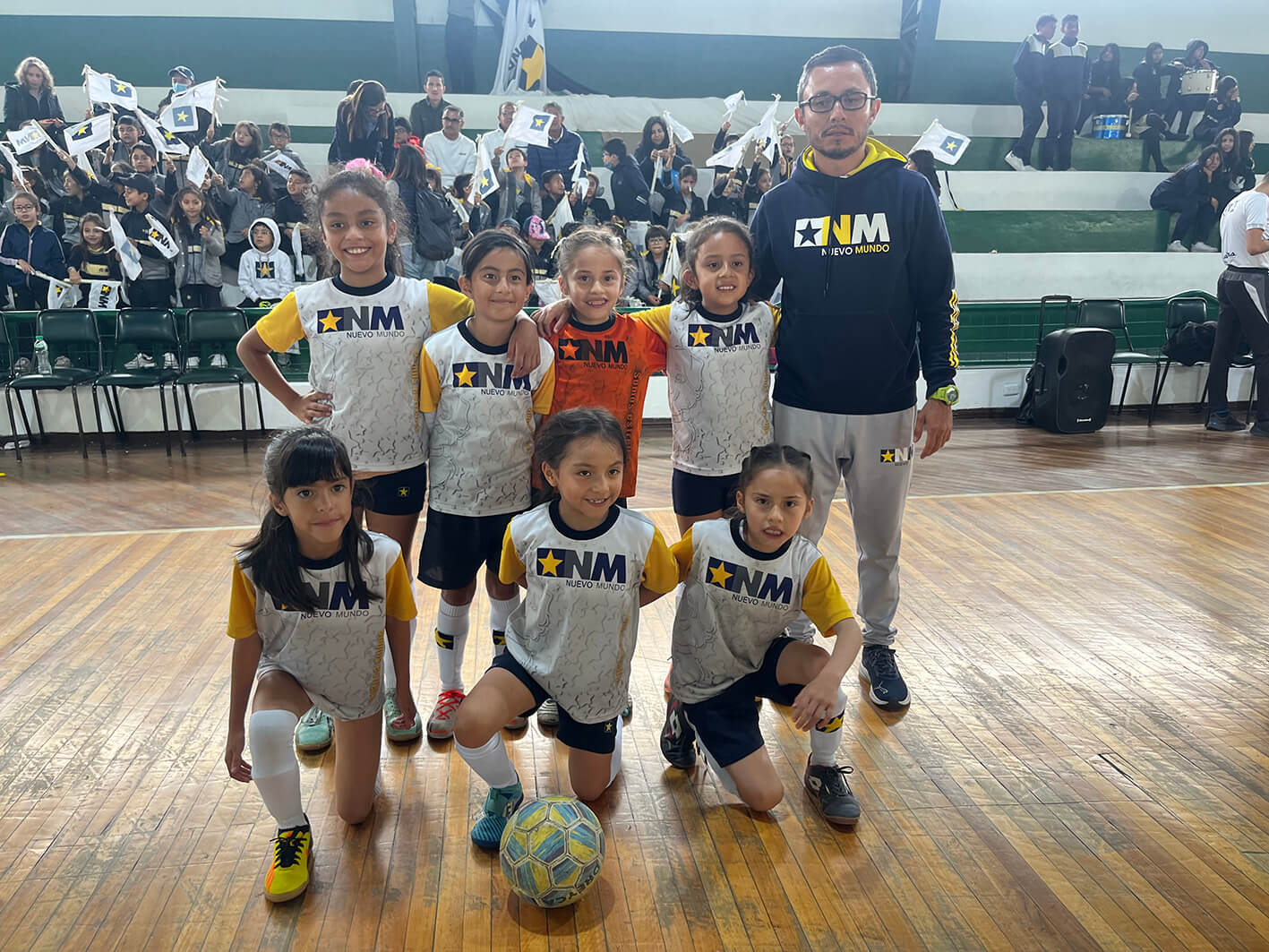 El equipo femenino de Nuevo Mundo apenas perdió un solo partido y se consagró campeón Interescolar de Fútbol Sala en Tungurahua.