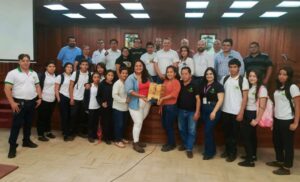 Estudiantes y docentes de Guizhagüiña participaron en simposio sobre meliponicultura