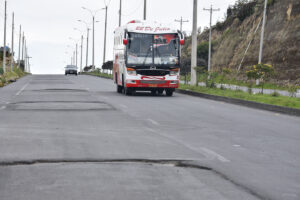 Paso Lateral Sur de Ambato lleva más de seis meses en mal estado