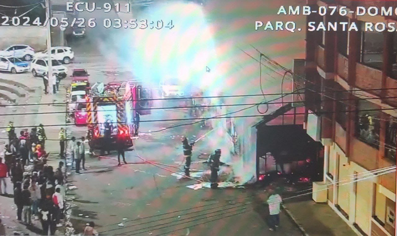 Los bomberos tardaron una hora en sofocar el fuego.