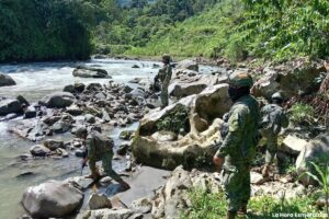 Militares de Esmeraldas fueron arrastrados por la corriente del río en Carchi