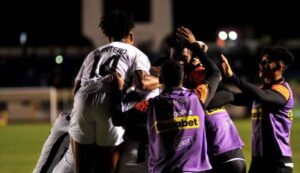 Liga de Quito ganó ante Libertad y se pone a un paso de la punta