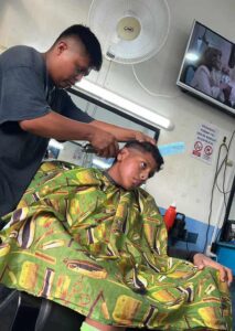 Aumentan los cortes de cabello y la actividad económica en Babahoyo
