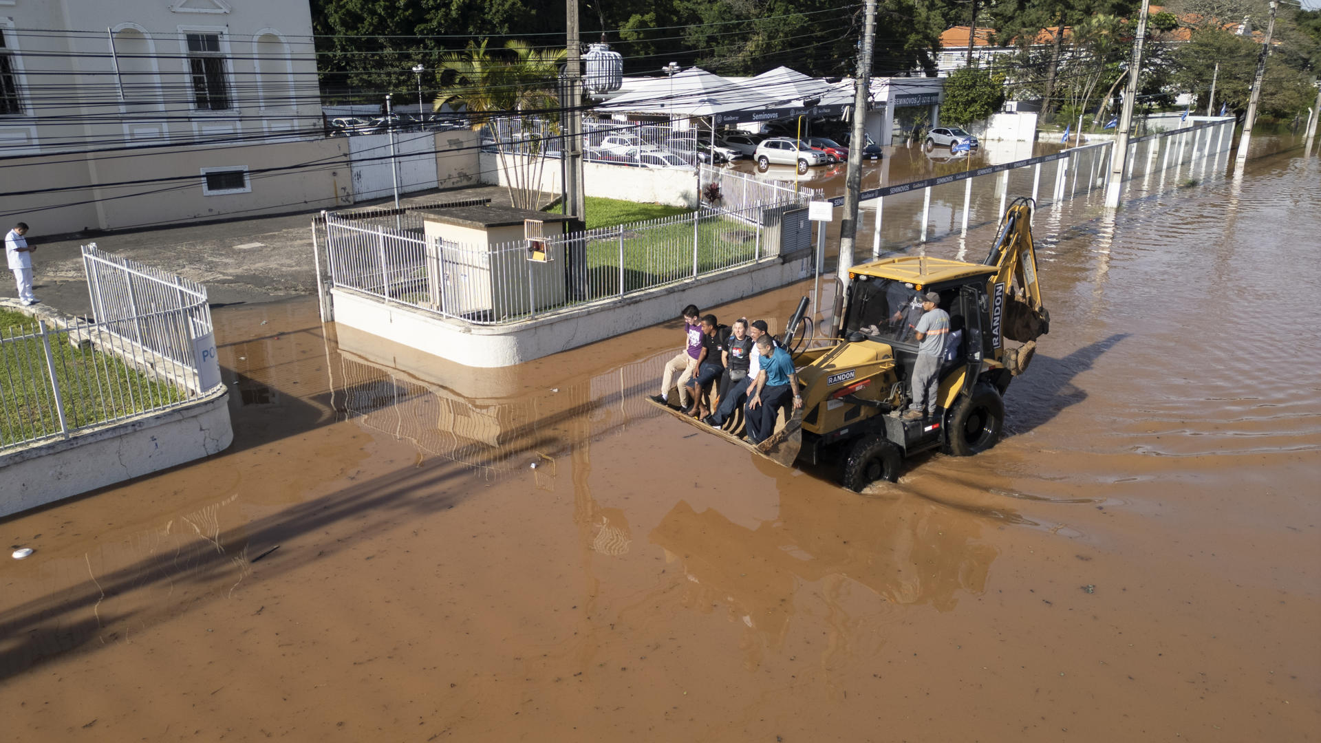 Temporal. Inundaciones en los alrededores del asilo Padre Cacique, en Porto Alegre (Brasil). EFE