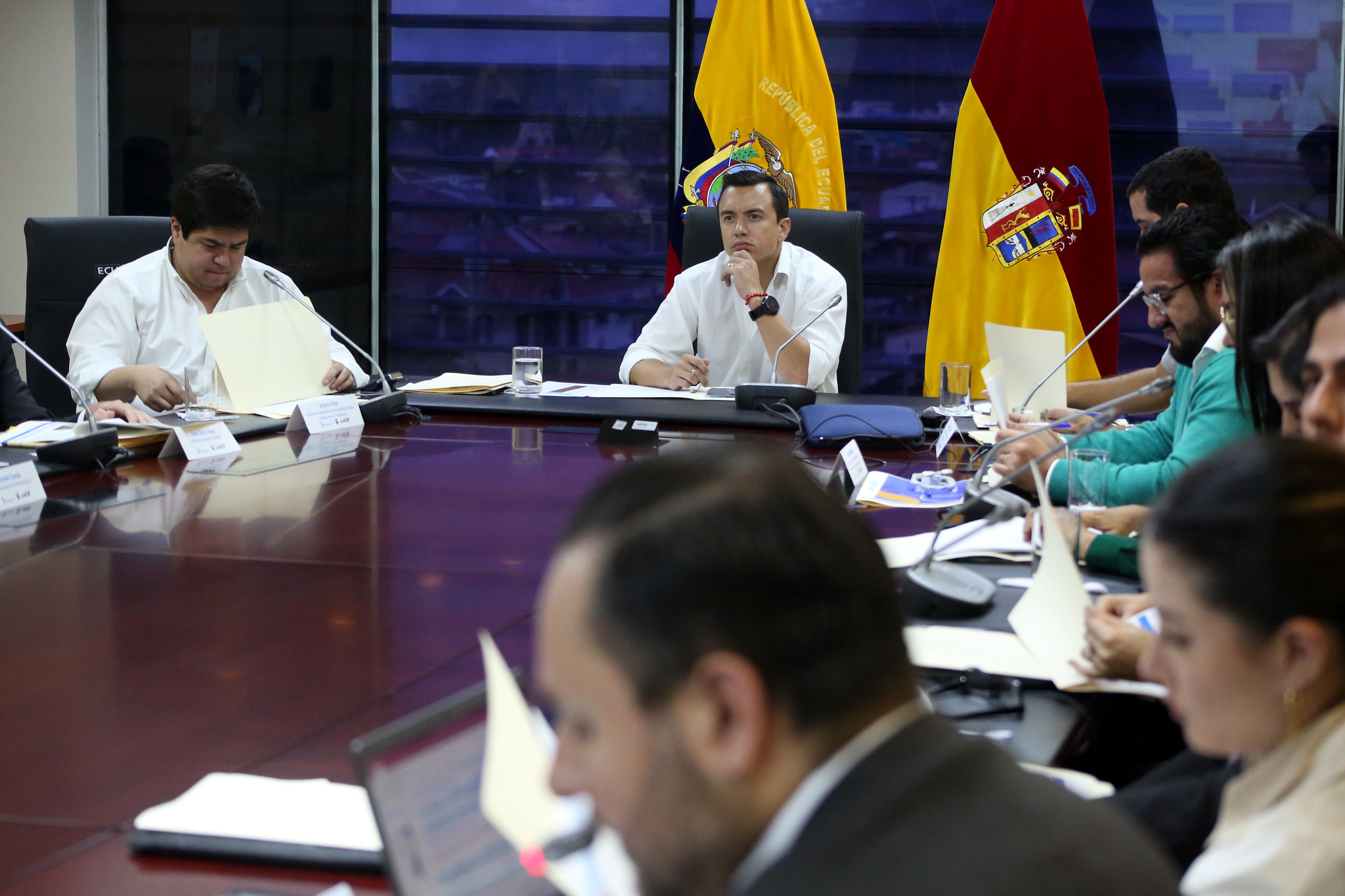 EMPLEADOS. Advierten que debe ser difícil para los actuales ministros “contradecir” al presidente Noboa. Foto: Presidencia
